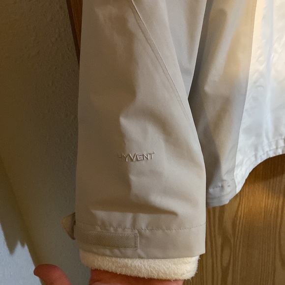 Gray & White Jacket - The North Face - Picture 10 of 16